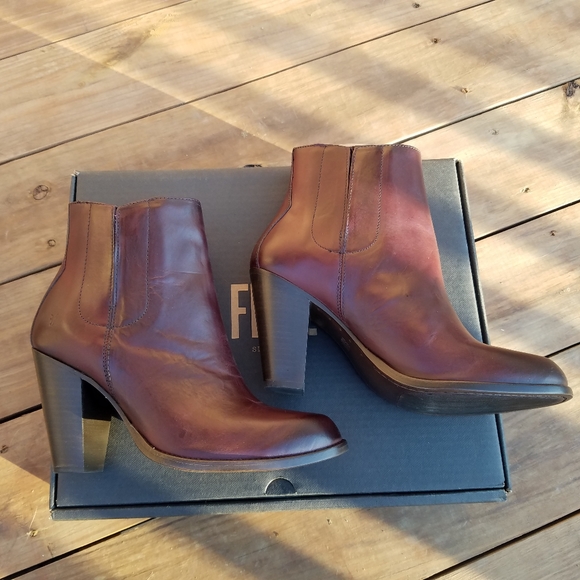 frye jenny jet bootie